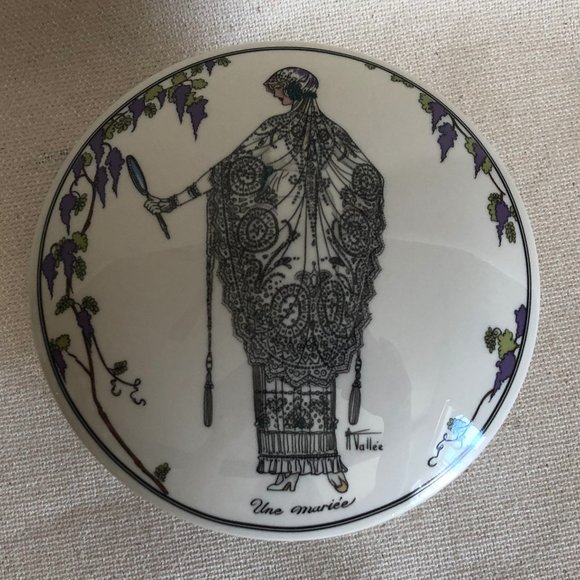 Villeroy & Boch  DESIGN 1900 Lidded Bowl - Picture 3 of 5